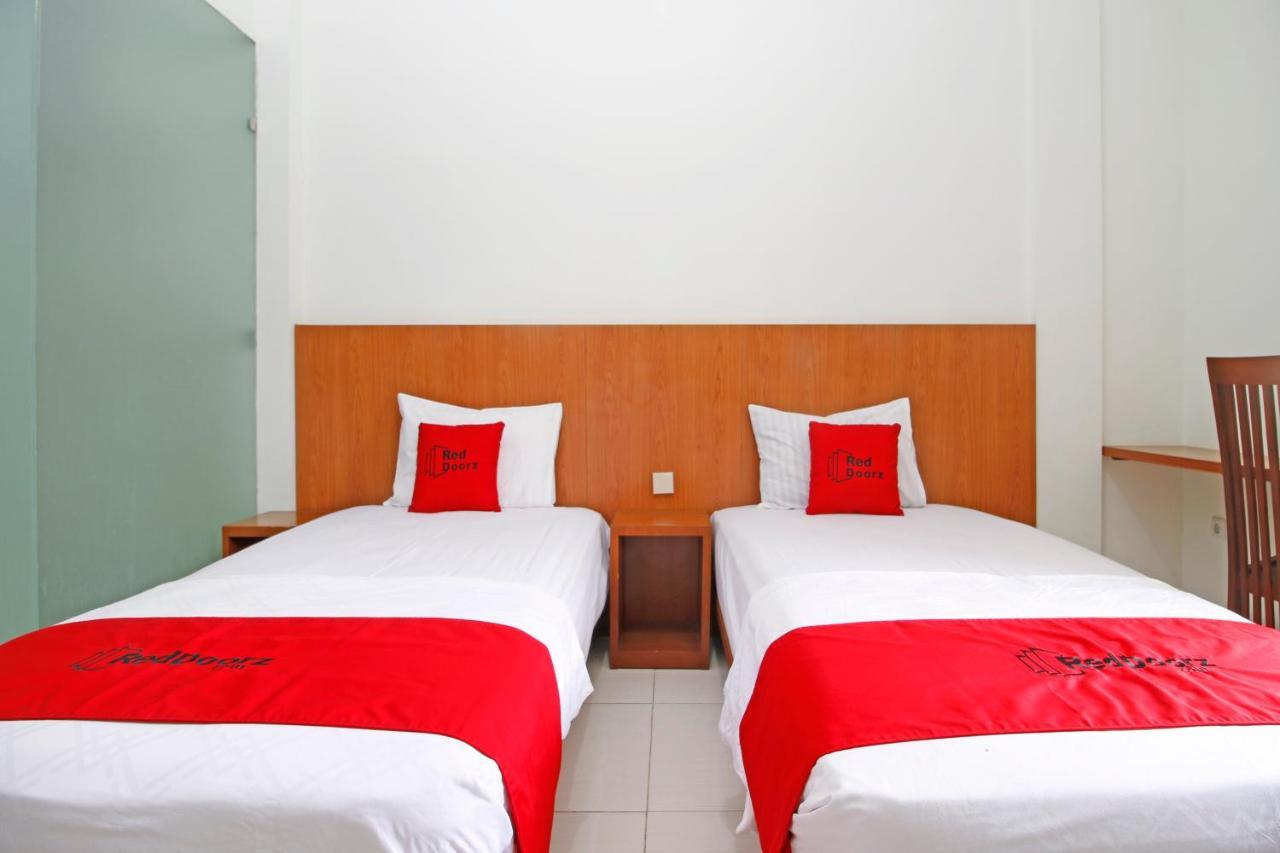 Reddoorz @ Turangga Sari Hotel Kejayan Екстериор снимка